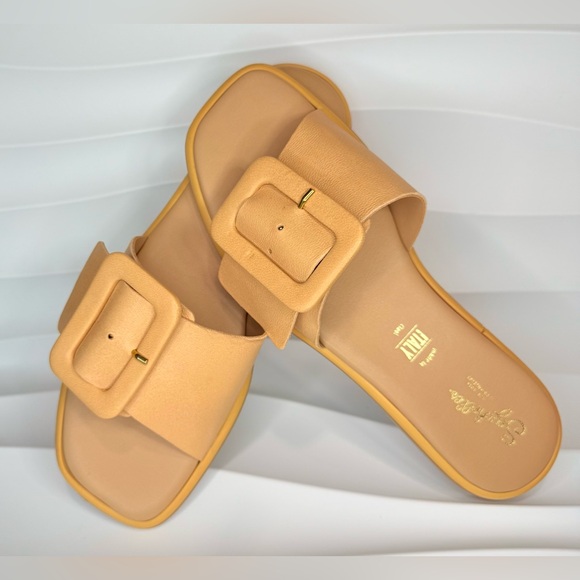 Seychelles Flat Tan Sandals With Oversized Buckle - Picture 3 of 5